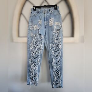 *Y2K *Vintage* Levi Strauss 550, High-waist Custom Distressed Light Wash, Size 8